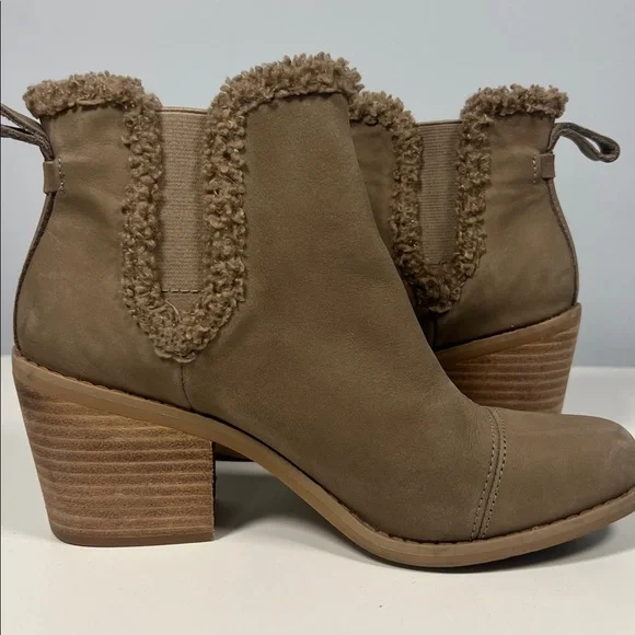 Toms Women's Brown Tan Heeled Ankle Boots with Faux Fur Trim Size 9 - Picture 5 of 9